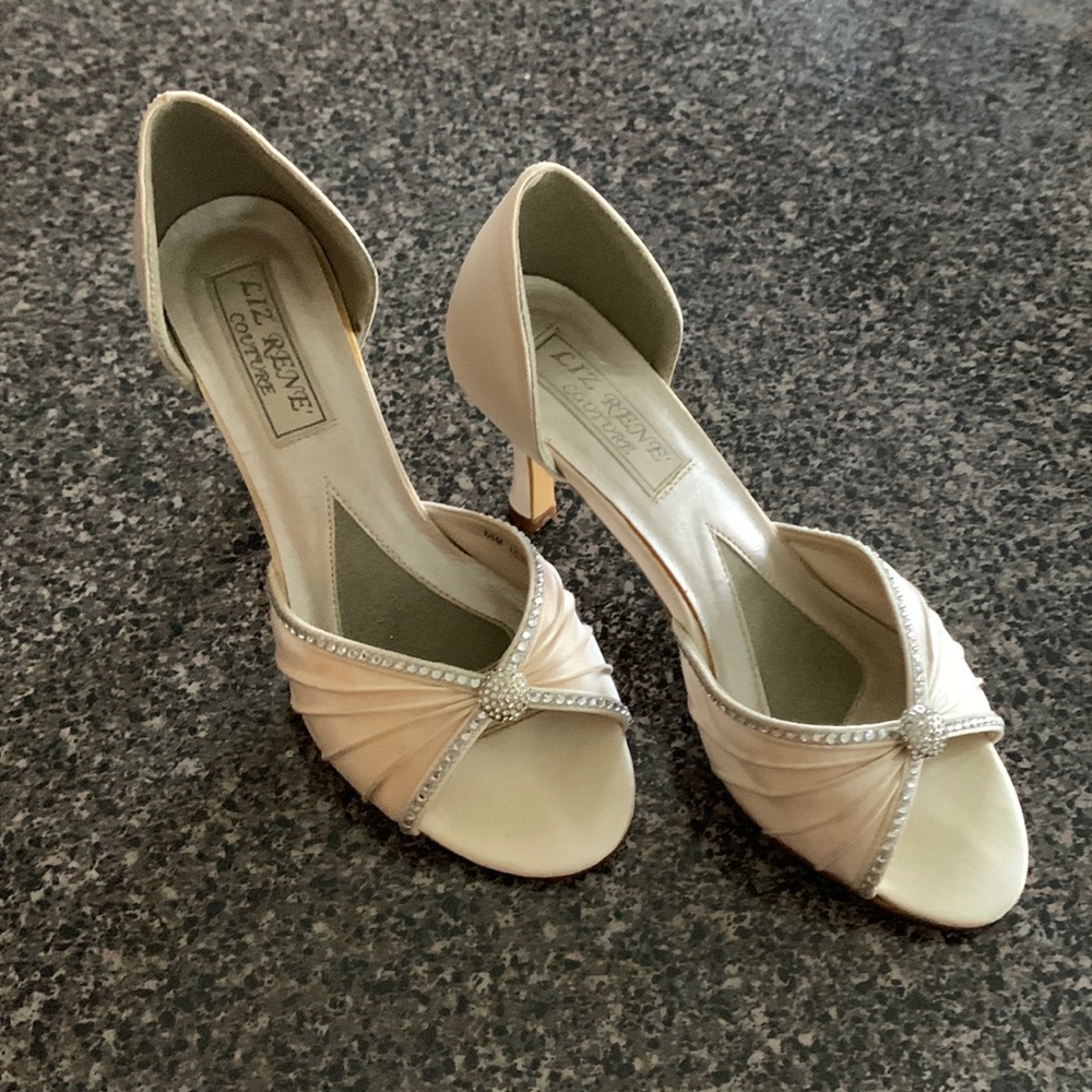 NWOT! LIZ RENE COUTURE Satin and Rhinestone Bridal/Wedding Shoe